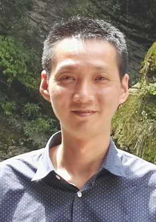 何飞 &nbsp;产业经济咨询专家.png